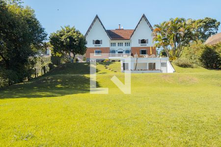 Casa de condomínio para alugar com 580m², 6 quartos e 4 vagas Casa de condomínio para alugar com 580m², 6 quartos e 4 vagasFachada