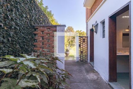 Casa de condomínio para alugar com 580m², 6 quartos e 4 vagas Casa de condomínio para alugar com 580m², 6 quartos e 4 vagasCorredor externo