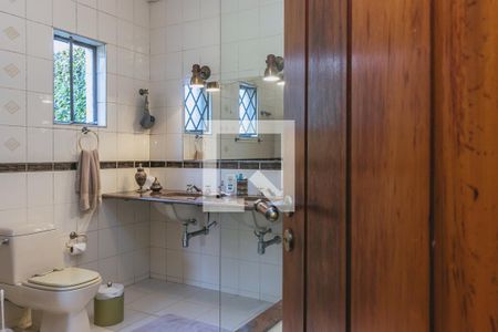 Casa de condomínio para alugar com 580m², 6 quartos e 4 vagas Casa de condomínio para alugar com 580m², 6 quartos e 4 vagasBanheiro da suíte 5