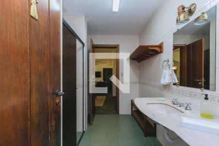 Casa de condomínio para alugar com 580m², 6 quartos e 4 vagas Casa de condomínio para alugar com 580m², 6 quartos e 4 vagasBanheiro feminino piscina