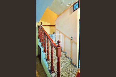 Escada de casa para alugar com 3 quartos, 214m² em Vila Rosália, Guarulhos