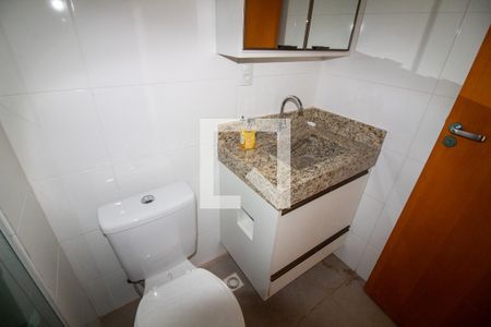 Banheiro de kitnet/studio para alugar com 1 quarto, 27m² em Jardim Caravelas, São Paulo