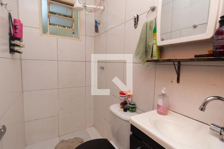 Banheiro de apartamento à venda com 2 quartos, 45m² em Solar do Barreiro, Belo Horizonte