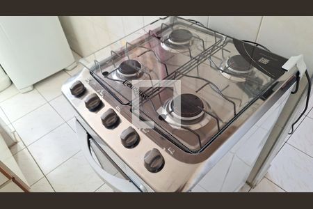 Detalhe da cozinha de apartamento para alugar com 1 quarto, 45m² em Vila Tupi, Praia Grande