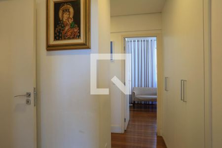 Corredor de apartamento à venda com 4 quartos, 140m² em Cruzeiro, Belo Horizonte