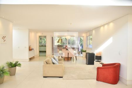 Casa de condomínio para alugar com 370m², 4 quartos e 6 vagasSala
