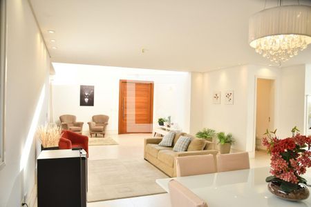 Sala de casa de condomínio para alugar com 4 quartos, 370m² em Bosque do Vianna, Cotia