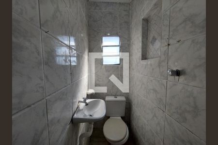 Banheiro de casa para alugar com 1 quarto, 56m² em Jardim Umuarama, São Paulo