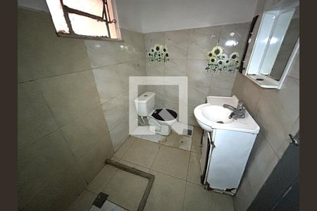 Banheiro de apartamento para alugar com 1 quarto, 55m² em Marechal Hermes, Rio de Janeiro