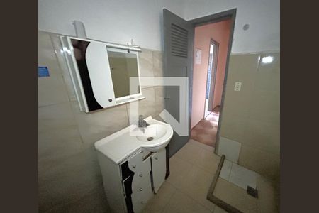 Banheiro de apartamento para alugar com 1 quarto, 55m² em Marechal Hermes, Rio de Janeiro