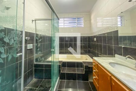 Casa à venda com 275m², 3 quartos e 3 vagas Casa à venda com 275m², 3 quartos e 3 vagasBanheiro da Suíte