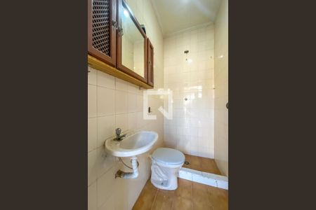 Casa à venda com 275m², 3 quartos e 3 vagas Casa à venda com 275m², 3 quartos e 3 vagasBanheiro de Serviço