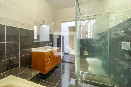 Casa à venda com 275m², 3 quartos e 3 vagas Casa à venda com 275m², 3 quartos e 3 vagasBanheiro da Suíte