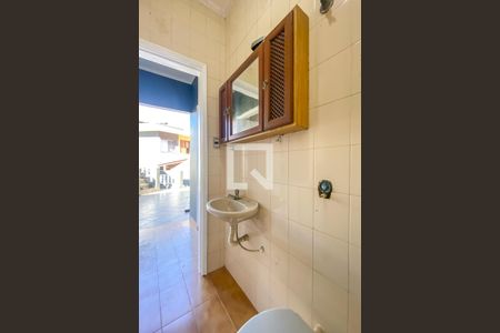 Casa à venda com 275m², 3 quartos e 3 vagas Casa à venda com 275m², 3 quartos e 3 vagasBanheiro de Serviço