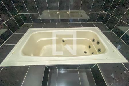 Casa à venda com 275m², 3 quartos e 3 vagas Casa à venda com 275m², 3 quartos e 3 vagasBanheiro da Suíte