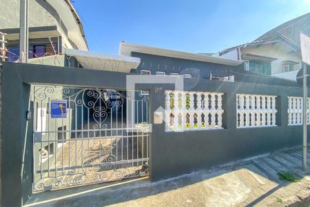Casa à venda com 275m², 3 quartos e 3 vagas Casa à venda com 275m², 3 quartos e 3 vagasJardim da Frente
