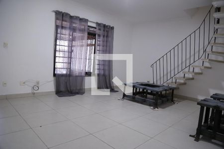 Sala de casa para alugar com 3 quartos, 140m² em Vila Mangalot, São Paulo