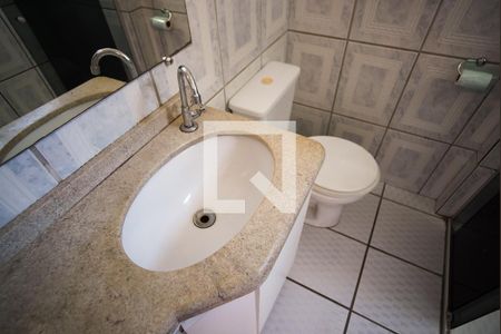 Banheiro de apartamento à venda com 2 quartos, 55m² em Glória, Belo Horizonte