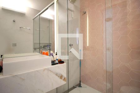 Banheiro de apartamento à venda com 1 quarto, 44m² em Funcionários, Belo Horizonte