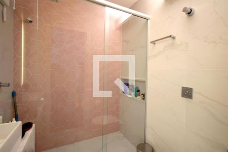 Banheiro de apartamento à venda com 1 quarto, 44m² em Funcionários, Belo Horizonte