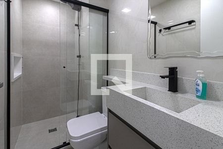 banheiro social_1 de apartamento para alugar com 1 quarto, 24m² em Jardim Santa Emília, São Paulo