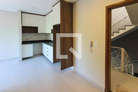 Sala e Cozinha de apartamento para alugar com 2 quartos, 41m² em Vila Ivone, São Paulo