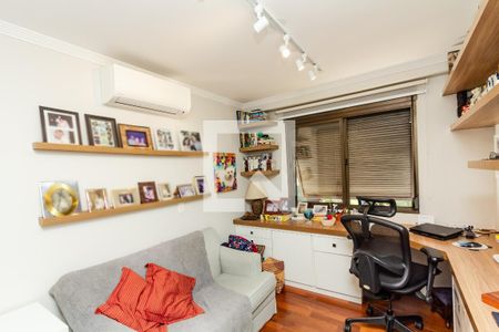 Quarto 1 de apartamento à venda com 4 quartos, 200m² em Indianópolis, São Paulo