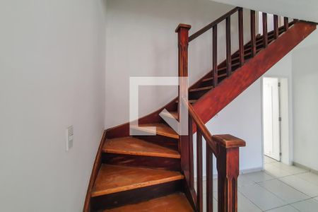 escada de casa para alugar com 2 quartos, 80m² em Ipiranga, São Paulo
