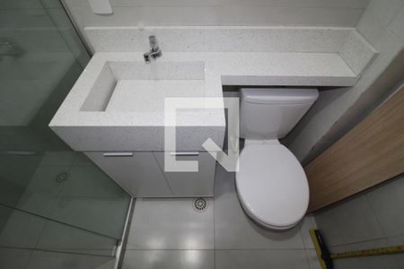 Banheiro de kitnet/studio para alugar com 1 quarto, 27m² em Santana, São Paulo