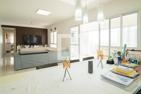 Apartamento para alugar com 123m², 2 quartos e 2 vagasSala
