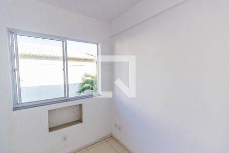 Quarto 1 de casa de condomínio para alugar com 3 quartos, 72m² em Jardim Sulacap, Rio de Janeiro