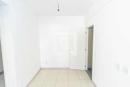 Sala de casa de condomínio para alugar com 3 quartos, 72m² em Jardim Sulacap, Rio de Janeiro