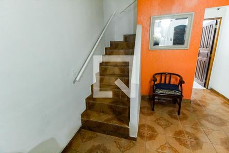 Escada acesso quartos de casa à venda com 1 quarto, 181m² em Parque Pinheiros, Taboão da Serra
