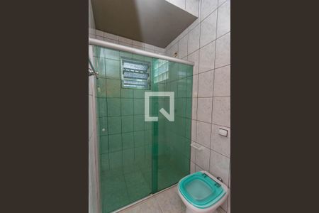Banheiro da suíte de casa para alugar com 2 quartos, 70m² em Centro, Diadema