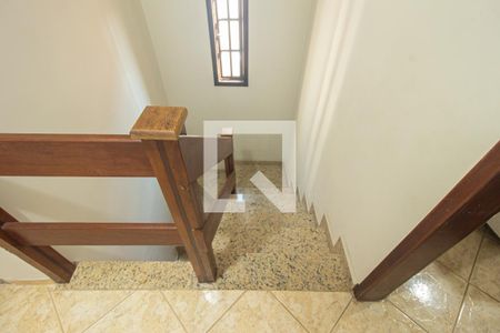 Escada de casa para alugar com 3 quartos, 100m² em Campo Grande, Rio de Janeiro