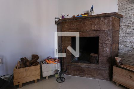 Sala de TV - Lareira de casa à venda com 3 quartos, 189m² em Tristeza, Porto Alegre