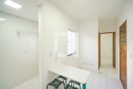 Copa e cozinha de apartamento para alugar com 1 quarto, 28m² em Chácara Califórnia, São Paulo