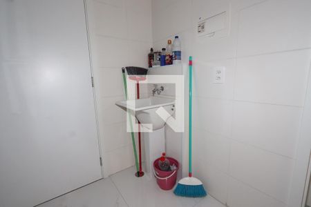 Sala/Cozinha - detalhe tanque de apartamento para alugar com 1 quarto, 30m² em Vila Ema, São Paulo