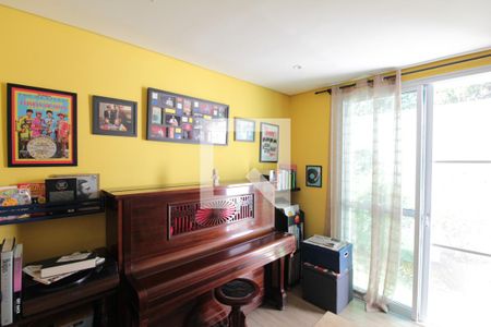 Sala de TV de casa de condomínio à venda com 3 quartos, 180m² em Garças, Belo Horizonte