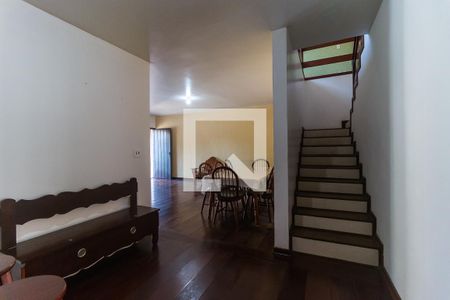 Sala de casa para alugar com 5 quartos, 200m² em Vila Oliveira, Mogi das Cruzes