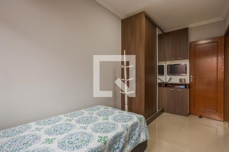 Quarto 1 de casa para alugar com 4 quartos, 180m² em Jardim Itu, Porto Alegre