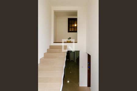 Detalhe da Escada de casa à venda com 2 quartos, 130m² em Espírito Santo, Porto Alegre