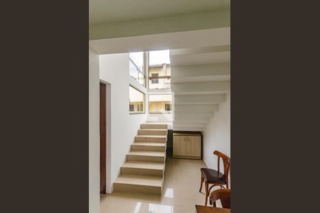 Escada de casa à venda com 2 quartos, 130m² em Espírito Santo, Porto Alegre