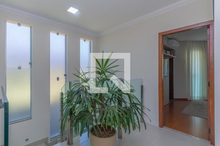 Corredor  de casa à venda com 3 quartos, 285m² em Castelo, Belo Horizonte