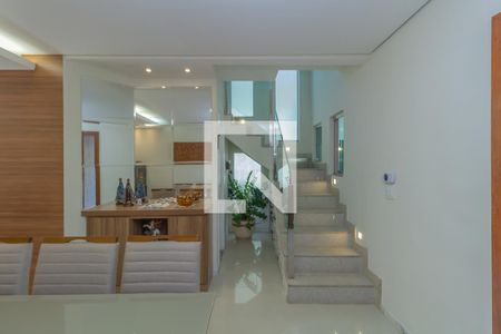 Sala de casa à venda com 3 quartos, 285m² em Castelo, Belo Horizonte