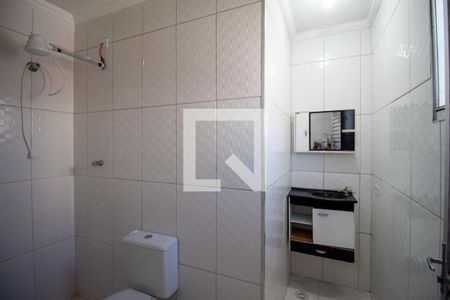 Banheiro de casa para alugar com 1 quarto, 60m² em Jardim Casa Pintada, São Paulo