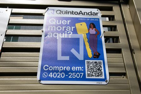 Casa à venda com 210m², 3 quartos e 2 vagas Casa à venda com 210m², 3 quartos e 2 vagasFachada - Placa