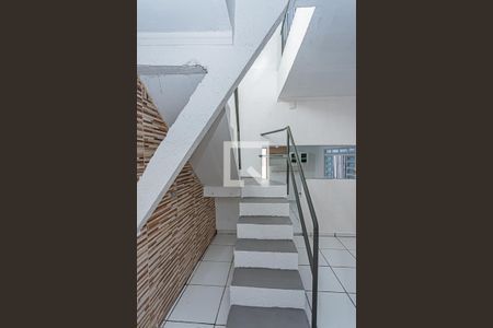Escada de casa para alugar com 2 quartos, 120m² em Jardim Bandeirantes (zona Norte), São Paulo