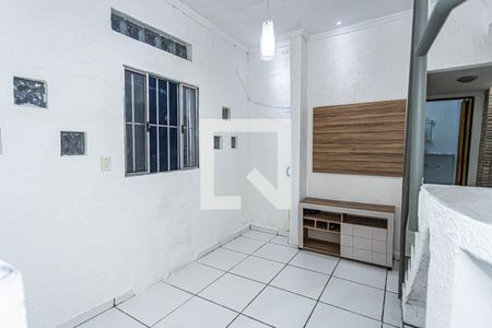Sala de casa para alugar com 2 quartos, 120m² em Jardim Bandeirantes (zona Norte), São Paulo