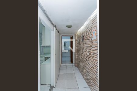 Corredor de casa para alugar com 2 quartos, 120m² em Jardim Bandeirantes (zona Norte), São Paulo
